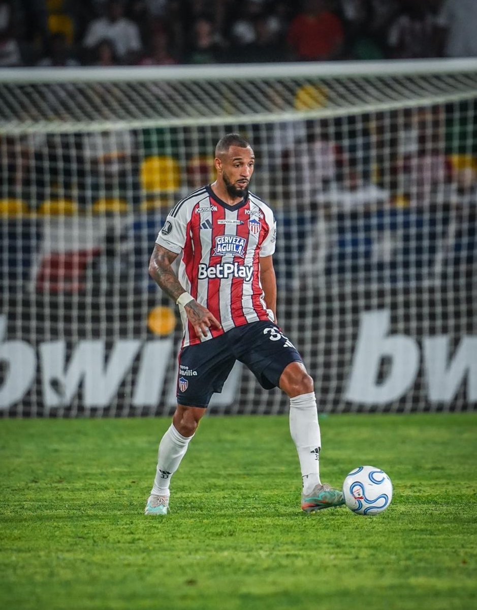 informafogo's tweet photo. Até o momento, Botafogo conta com dois jogadores acertados e aguardando a queda do transferban:

— Warleson, goleiro;
— Lucas Monzón, zagueiro.

O clube permanece no mercado em busca de reforços. https://t.co/7DfixeUEBi
