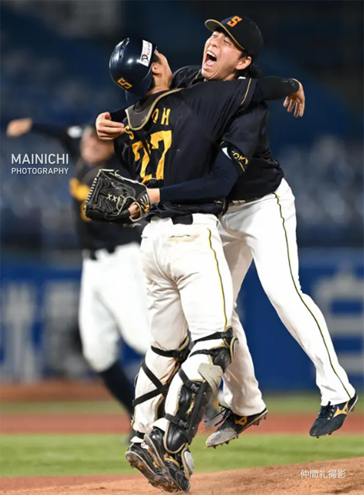 mainichiphoto's tweet photo. 第97回都市対抗野球大会の東京都2次予選は7日、神宮球場で第5代表決定戦があり、鷺宮製作所が明治安田を5―3で破り、2年連続18回目の本大会出場を決めました

写真特集でhttps://t.co/N5yvCHDyWh https://t.co/JQjIxRvRej