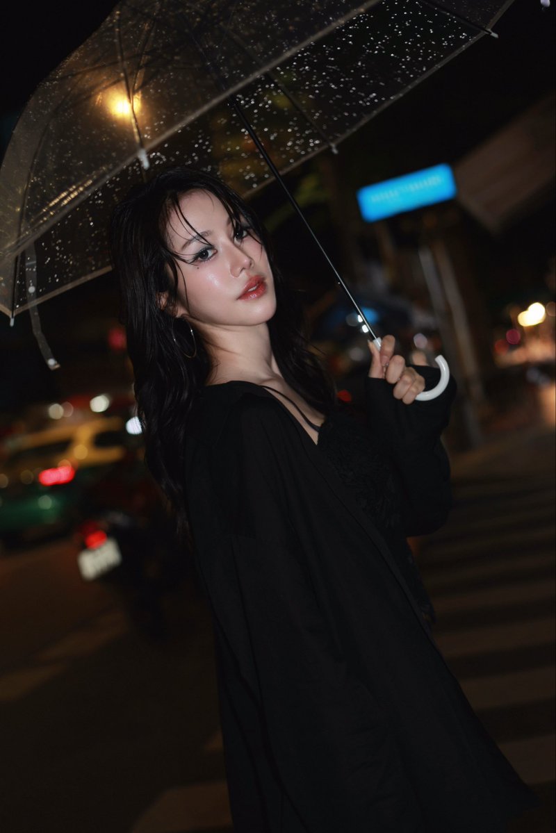 nilechanii's tweet photo. แค่อยากจะรู้ว่าตรงที่เธอยืนนั้นมีฝนตกมั้ย #Nilechanii https://t.co/dLnR9ekCd2