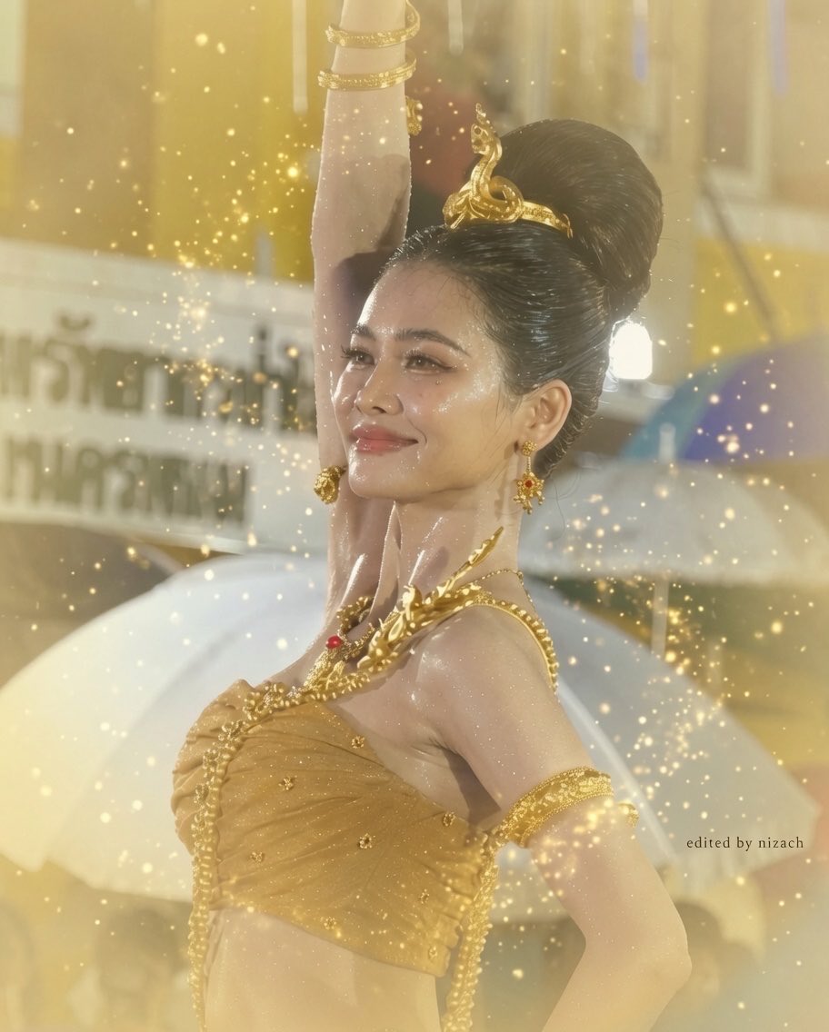 niza_channel's tweet photo. อิงฟ้าร่างทอง รำสุดแขนถวายพ่อปู่ 
รำด้วยหัวใจฝนหนักเพียงใดก็ไม่ใช่อุปสรรคเลย อิงอิงเก่งที่สุด 

#อิงฟ้าบวงสรวงพญาศรีสัตตนาคราช
#อิงฟ้ามหาชน #EngfaWaraha https://t.co/wz59JKjgiB