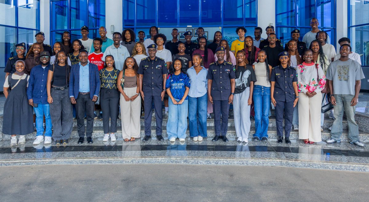 RwandaSunCom's tweet photo. Forty-two young Rwandans from Belgium, the United States, Canada, the United Kingdom and Nigeria visited the @Rwandapolice headquarters in Kacyiru as part of a program introducing members of the Rwandan diaspora to key national institutions. https://t.co/DgKEcKYA7e