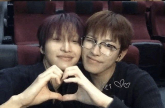 squirrelj00ng's tweet photo. The cheek squish oh my god 😩 https://t.co/u4jM0ibpGi