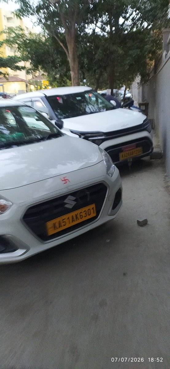 Ratpk3's tweet photo. There was a footpath reclaim drive here 3 hrs back. Cab you believe it?
@ChristinMP_  @bengalurupost1 @krishnabgowda @GBAChiefComm @WFRising @kdevforum @TVMohandasPai @kiranshaw @blr https://t.co/y9wX8mvqjg