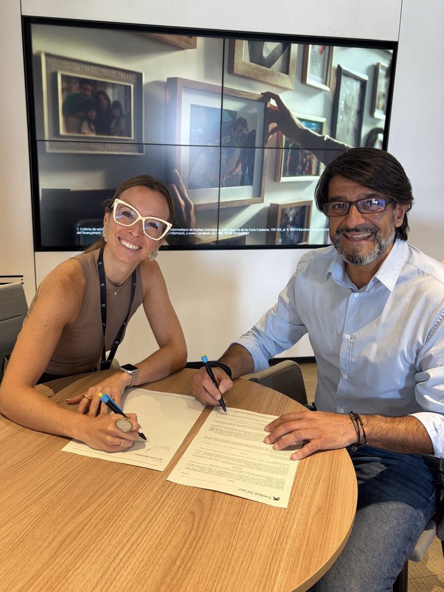 basquetsalle's tweet photo. Contents per la firma del conveni amb CaixaBank, que ens ajuda a tirar endavant el projecte de bàsquet inclusiu de La Salle - Ampans

Un any més, bàsquet per a tothom! 😄

#SomSalle https://t.co/A1GP62LEf7