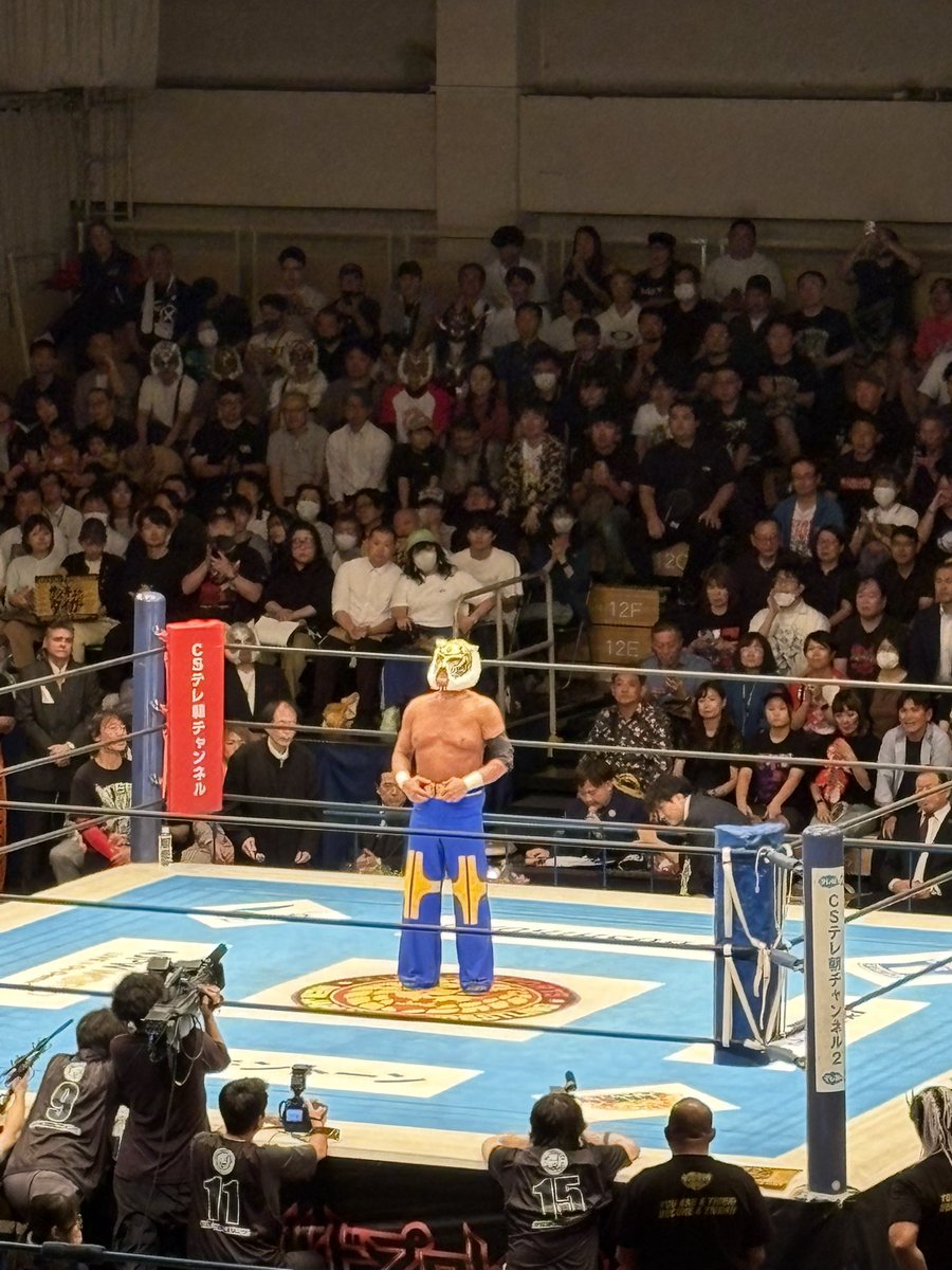 pwnotsudoi's tweet photo. 歴代のタイガーマスクで引退試合をしたのは４代目が初です。
偉大すぎる初代がいるからこそ、タイガーマスクをやり続けるのは大変だったと思いますが、タイガーマスクとしてキャリアを全うしたのは本当に凄いことです。

ありがとうございました！！

そして、お疲れ様でした！！

 #4代目タイガー引退 https://t.co/7pP2LNsUG2