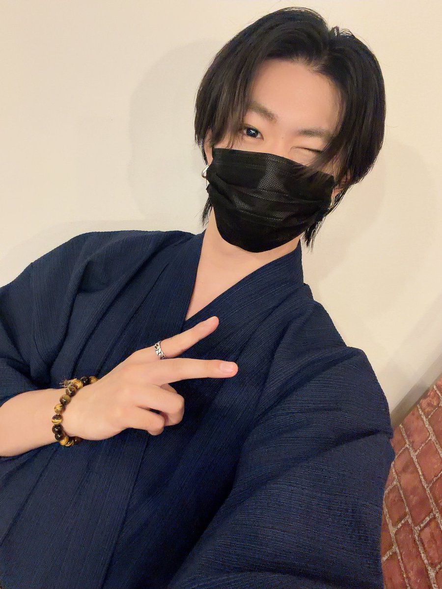 seasons_nagi's tweet photo. 七夕配信ありがとうございました🎋

怪談選手権どうだった？👻
送ってくれたひとありがとねー！
メンバーのも結構怖かった。笑

そして今年の浴衣は紺色でした〜！ https://t.co/2KAb0uXQ3K