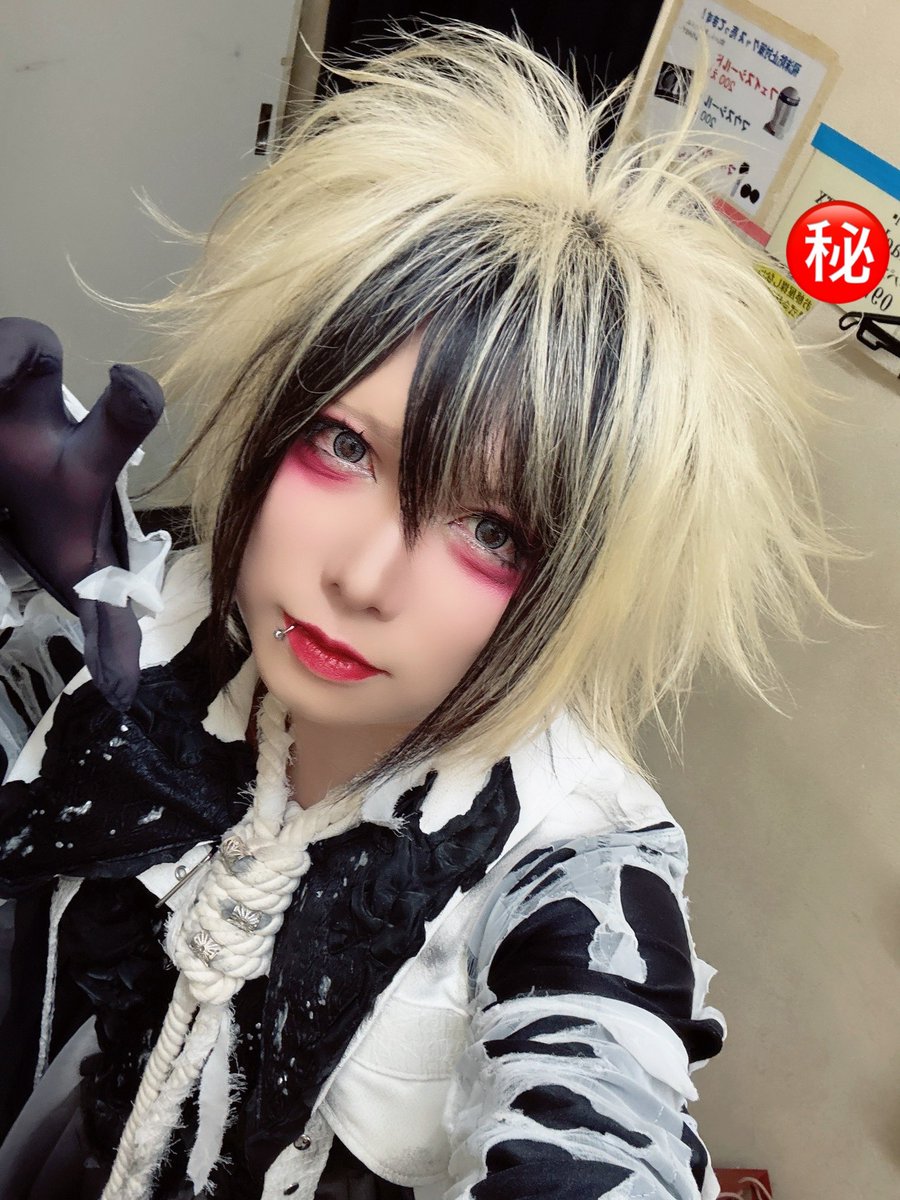 misui_ryu's tweet photo. ANGEL ON TOP
昨日は素敵な夜をありがとう👼🏻

天使に擬態したつもりが
平成★って感じの仕上がりになりました
何故だ（恐らく頭のせい）

4人の背中を見ながら歌うライブ
ステージ最後方から眺めるフロア

普段ちゃんらなが
こんな気持ちなんだ…💭
って知れた事こそ一番の収穫だったかな

おめでとう https://t.co/ZmIhFWCK34