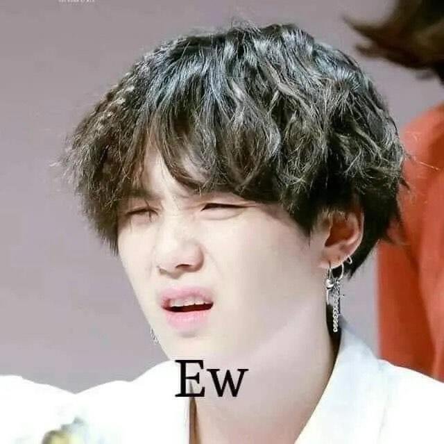BadilD36147's tweet photo. @nyhsjtjbts My face reading that crap https://t.co/BDUKtQJqKt