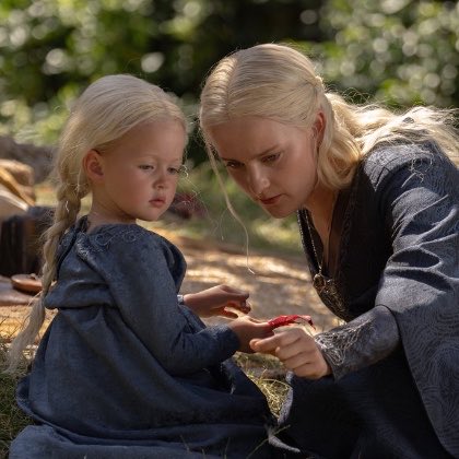 MYGHOSTR's tweet photo. Helaena loves her baby girl so much https://t.co/mkkWftarcX