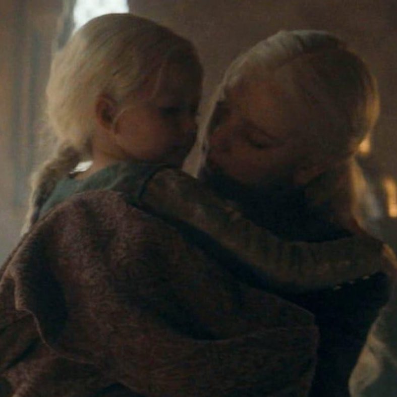MYGHOSTR's tweet photo. Helaena loves her baby girl so much https://t.co/mkkWftarcX