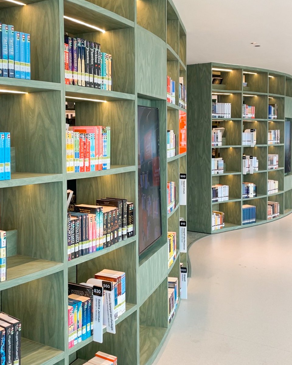 sintiaastarina's tweet photo. AKHIRNYA PERPUSTAKAAN NYI AGENG SERANG DIBUKA KEMBALI DI JAKARTA‼️

Gongnya, perpus ini buka setiap hari dari pukul 09.00-22.00 WIB. Artinya, buat yang sehari-hari sekolah atau kerja, bisa manfaatin semua fasilitas di perpus ini sampai malam dan juga pas akhir pekan! 😭💗👏🏻 https://t.co/hscVauJ3cD