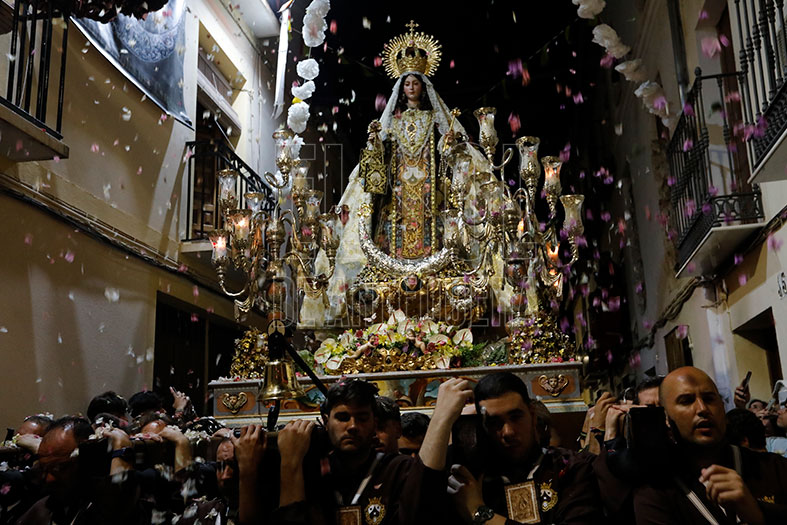 ElSoldAntequera's tweet photo. 🔴⚪️📰 #Antequera #Religiosas ✝️ #Glorias
👉 La Virgen del Carmen saldrá en procesión este sábado 11 de julio y su parroquia le dedica novena y triduo.
⤵️ Toda la noticia: https://t.co/z4KjHZcHVQ https://t.co/JuceBVRLzA