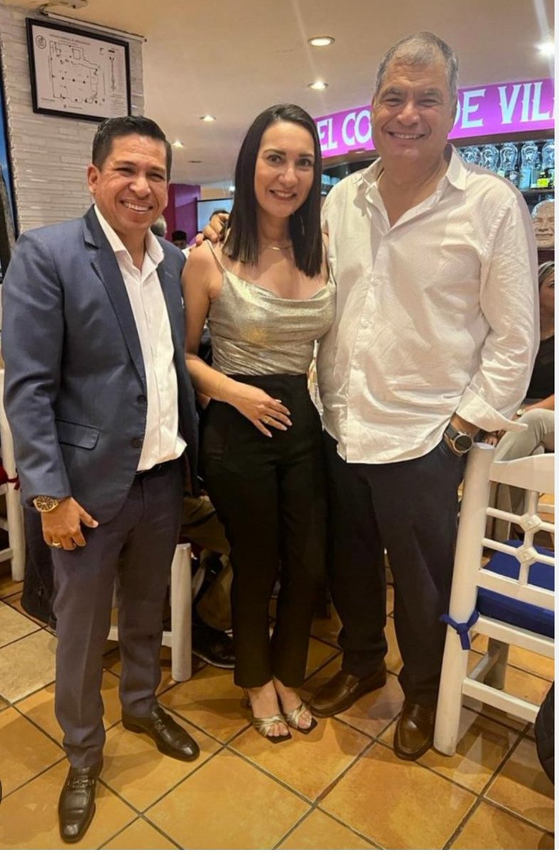 ferchoorque's tweet photo. He aquí en cuerpo entero el ASCO de políticos y funcionarios públicos q IMPONEN al pueblo, sin primarias, sin oposición y méritos.
Y q terminan ROBANDO.

@MacasDario1 es su nombre.

Pero el pueblo que vota por ellos, sin crítica, sin análisis, solo por orgánicos TIENE LA CULPA. https://t.co/aTtG2cqsVY