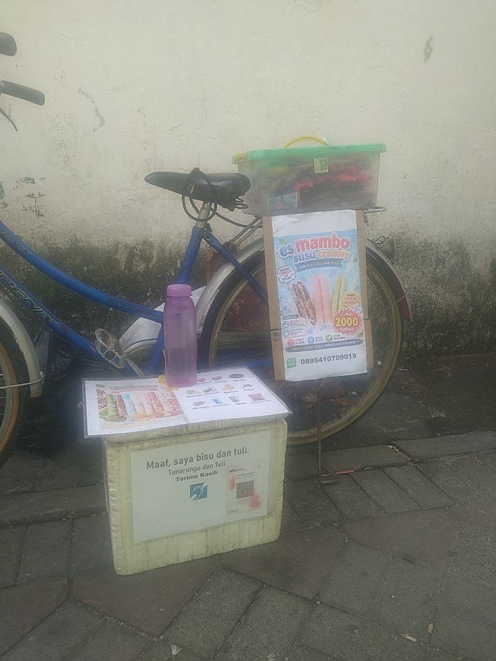 imasmahardfudf's tweet photo. Semangat jualan es mambo &amp; es realgood
Tgl 14 sekolah senin - jumat
Taman Teratai sabtu
Jalan Raya darno dekat taman bungkul minggu
Tgl merah taman teratai 
Info terima kasih kakak ☺️🙏🏼
#bisu #tuli #surabaya #jual #allah https://t.co/ev88Mw1yiA