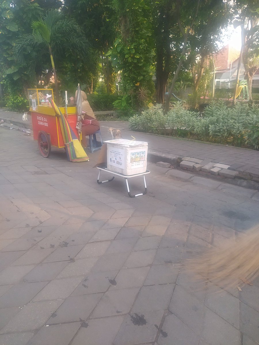 imasmahardfudf's tweet photo. Semangat jualan es mambo &amp; es realgood
Tgl 14 sekolah senin - jumat
Taman Teratai sabtu
Jalan Raya darno dekat taman bungkul minggu
Tgl merah taman teratai 
Info terima kasih kakak ☺️🙏🏼
#bisu #tuli #surabaya #jual #allah https://t.co/ev88Mw1yiA