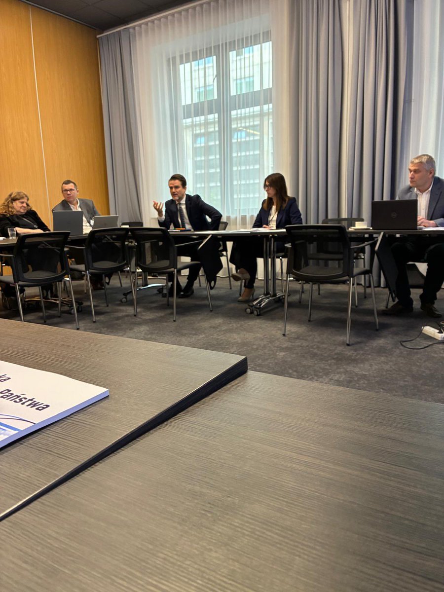 drMFilipek's tweet photo. Dla MŚP formalności, to często największa bariera wejścia do zamówień publicznych.
Certyfikacja wykonawców to zmienia: udowadniasz wiarygodność raz, a certyfikat działa w wielu przetargach.
To Prosta Gospodarka w praktyce.
@MRiTGOVPL https://t.co/pWcXdaz9cA