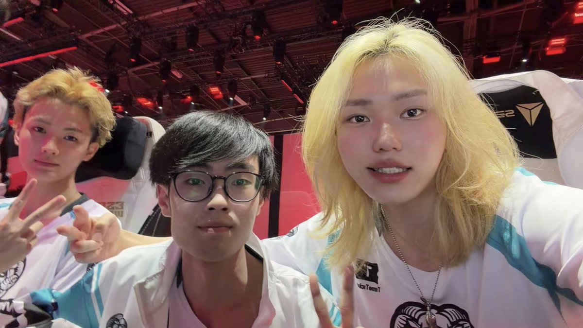 AQBA_JAPAN_'s tweet photo. 今日も勝とう みんな応援よろしく 俺のオルターをお楽しみに #EWC2026 #Apex #ApexLegends #WGRWIN https://t.co/EQC0Q9TMHY