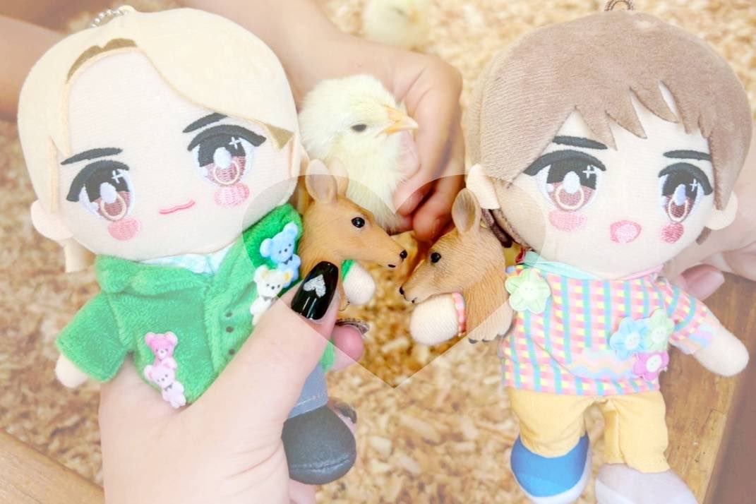 y_j_____nt's tweet photo. しのちゃんとウシ活〜〜🍼💛ྀི🩵ྀི
じゅうたろさんが行ってた東武公で動物に挨拶して、タカシにも挨拶して(？)
塩レの行ったフラガへ〜〜🎶まさかの隣の席だったけども、座った席で写真撮らせてもらった💛ྀི🩵ྀི
またウシ活しようねえ🥰 https://t.co/GwGttMJg5k