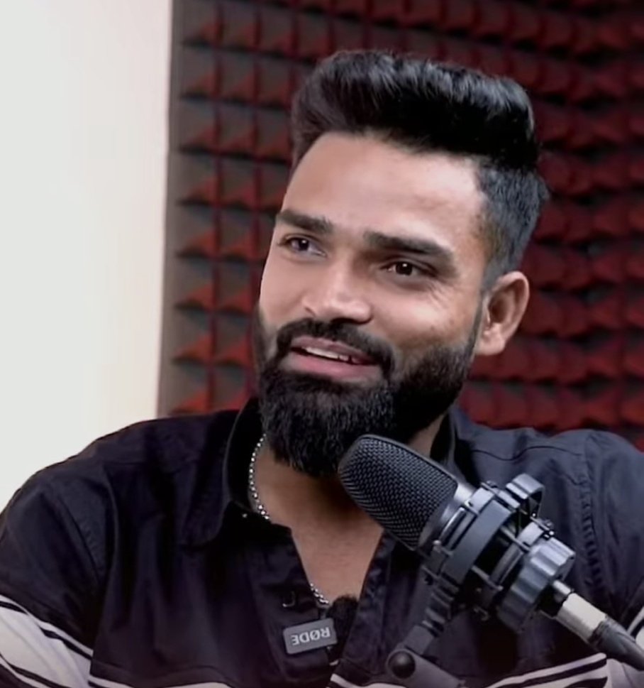 Vikrant_1589's tweet photo. 🚨 WHEN I ACCIDENTALLY SLEDGED VIRAT KOHLI 🚨

Question :- You dismissed Virat Kohli in the IPL. After that, you said something to him. What exactly happened between you two?

Kumar Kartikeya :- It happened like this. Virat bhai hit me for a six, and after that he said, "Come on!" Then, in the same over, I got him out, so I also shouted, "Come on!" He looked at me, and I quickly said, "Bhaiya, I wasn't saying it to you." He then came up to me, smiled, and said, "No problem. Congratulations."