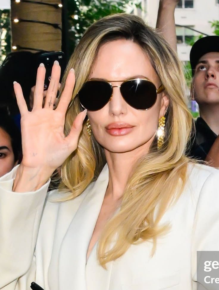 Angelina2003456's tweet photo. I will always look beautiful no matter the circumstances I don't care if I'm not in a stable relationship I know for sure God will give me A good man who would love me xx 😘 https://t.co/rrlGjBQZqS