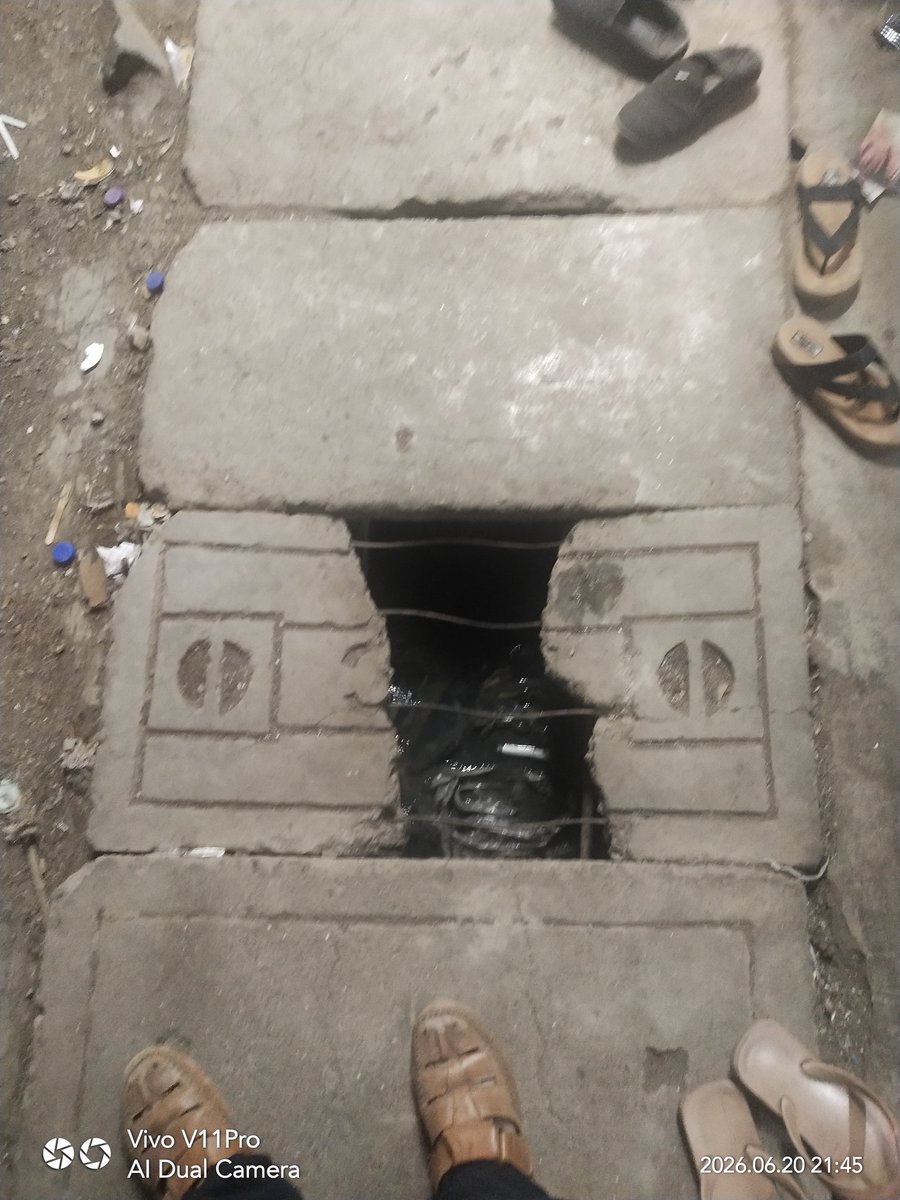 ImZed7's tweet photo. @MayorMumbai @TawdeRitu @mybmc @mybmcInfra @mybmcWardN Another reminder since 20th June to address the issue, no resolution yet. Don't wait for someone getting injured. 
Location: Outside Ummid Clinic, Kajutekdi, Near UP Hotel, Chirag Nagar, Ghatkopar West. https://t.co/6TohReap8e