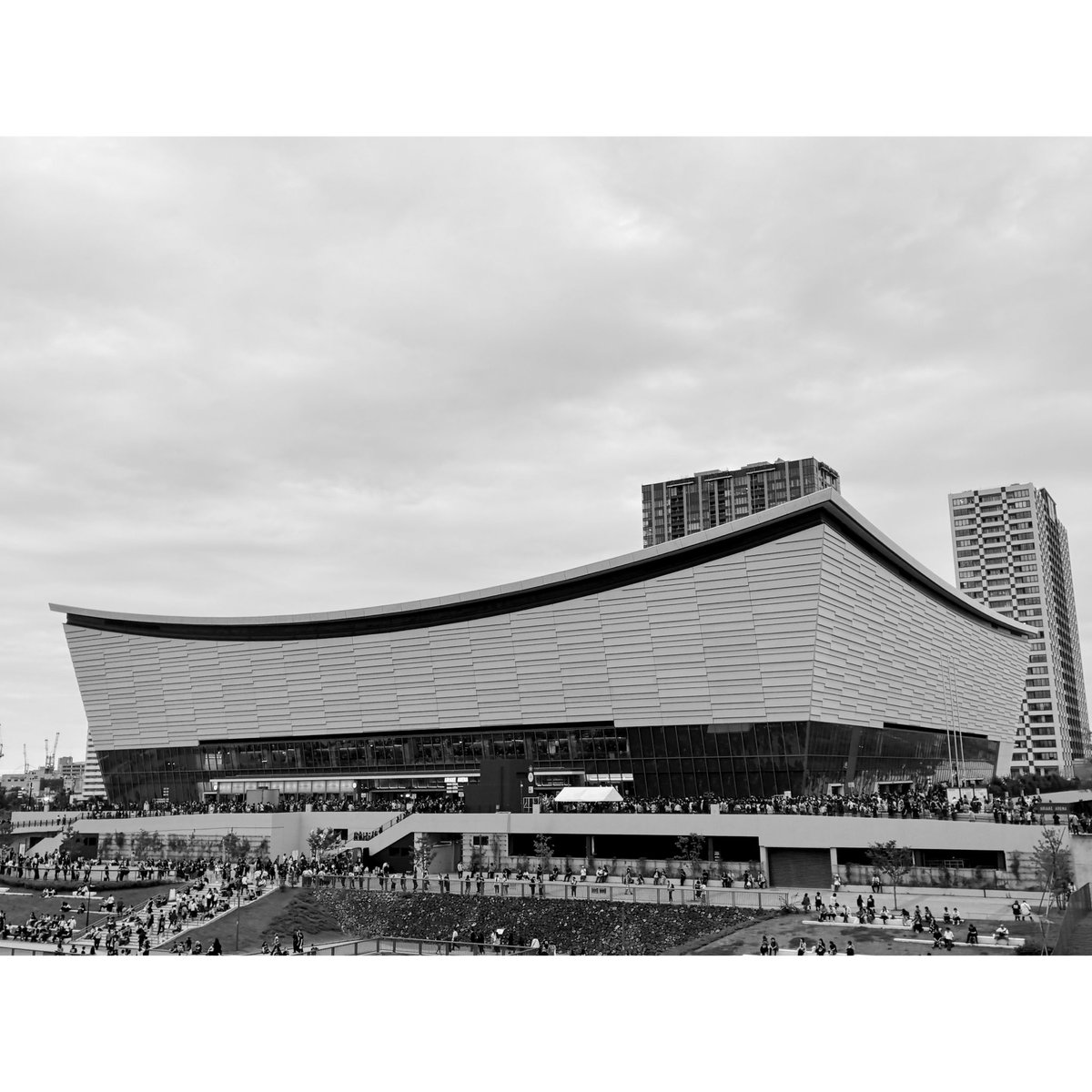 the_drawing's tweet photo. 本日THE YELLOW MONKEYのFC限定ライブでした。
ロビンの喉も絶好調で楽しかった。
初めての有明アリーナでけー。 https://t.co/FtxNfl6CPG