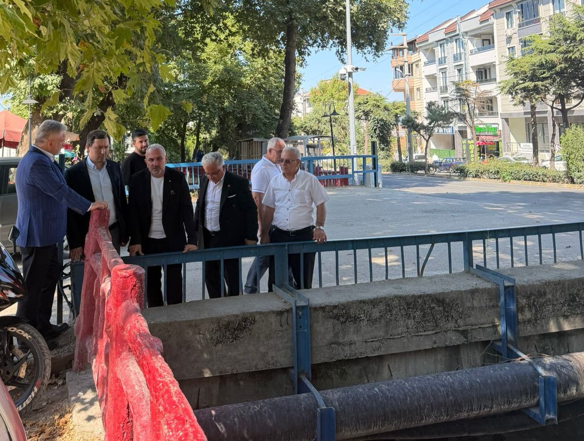 _mustafadurmus_'s tweet photo. Yeniceköy Mahallemizde yapımı devam eden çalışmaları meclis ve yönetim kurulu üyelerimiz, mahalle başkanımız ve mahalle muhtarımız ile birlikte yerinde inceleyerek yürütülen çalışmalar hakkında yetkililerden bilgi aldık.

Yeniceköy'ümüze değer katan bu çalışmalarda emeği geçen başta Bursa Büyükşehir ve İnegöl Belediyemiz olmak üzere tüm kurumlarımıza ve sahada fedakârca görev yapan çalışma arkadaşlarımıza teşekkür ediyor, hizmetlerin mahallemize hayırlı olmasını diliyorum.

#AKİnegöl
