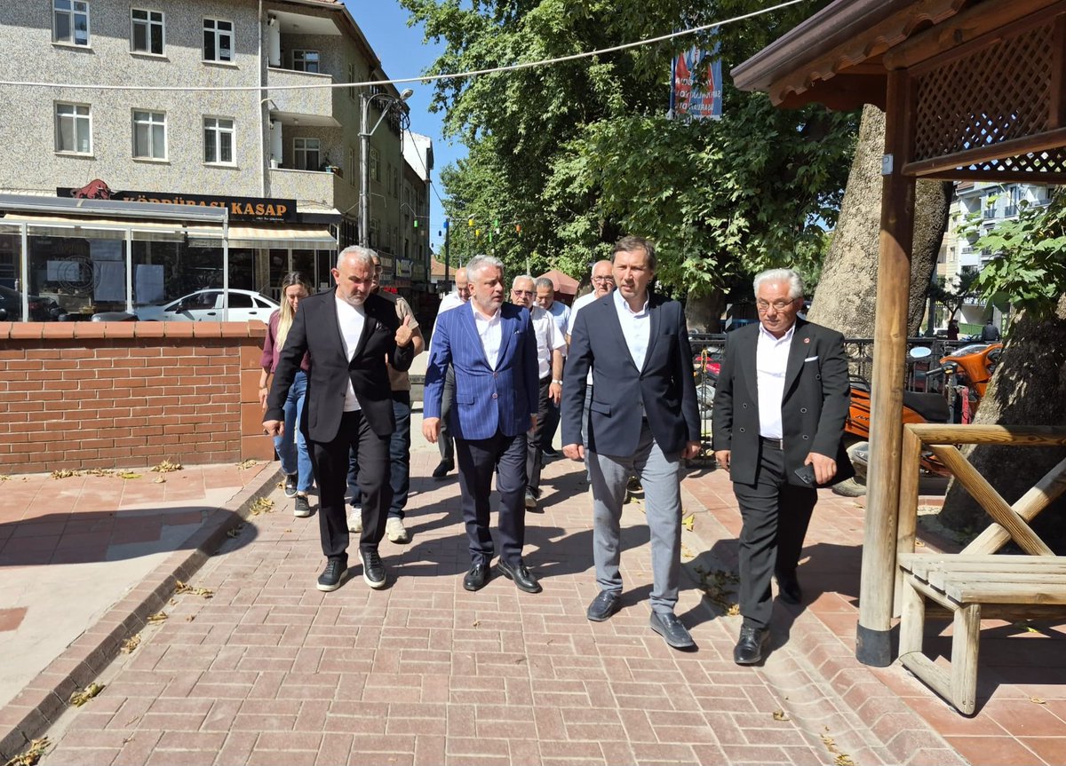 _mustafadurmus_'s tweet photo. Yeniceköy Mahallemizde yapımı devam eden çalışmaları meclis ve yönetim kurulu üyelerimiz, mahalle başkanımız ve mahalle muhtarımız ile birlikte yerinde inceleyerek yürütülen çalışmalar hakkında yetkililerden bilgi aldık.

Yeniceköy'ümüze değer katan bu çalışmalarda emeği geçen başta Bursa Büyükşehir ve İnegöl Belediyemiz olmak üzere tüm kurumlarımıza ve sahada fedakârca görev yapan çalışma arkadaşlarımıza teşekkür ediyor, hizmetlerin mahallemize hayırlı olmasını diliyorum.

#AKİnegöl