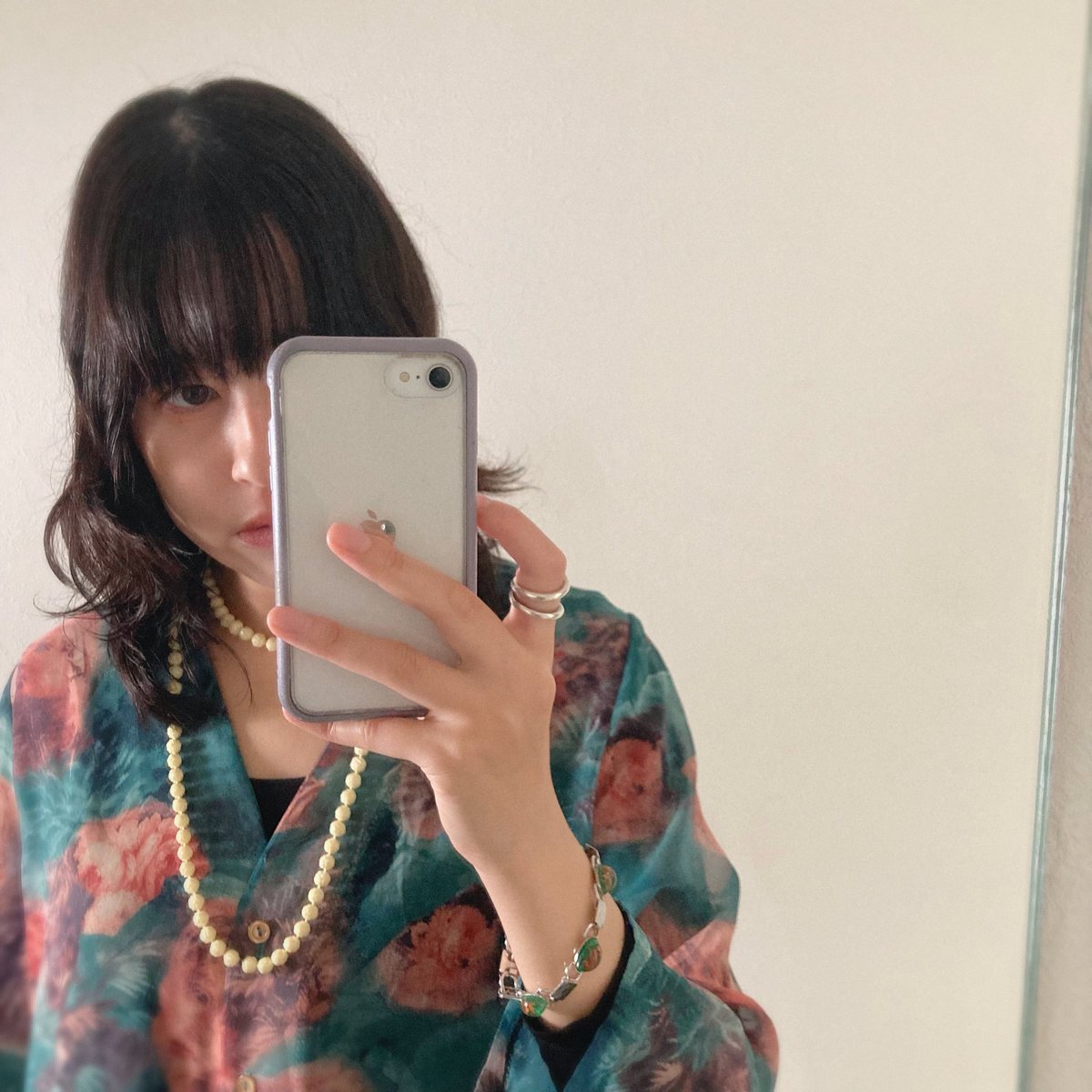 _chinpuchi's tweet photo. Vivienneの新コレクション、天使柄のボウリングシャツこれは欲しいな、いくらするんだろって調べてたけど、似た柄のシャツ持ってたから大丈夫になった🥹
色形素材がちがうのは我慢するとして…！ https://t.co/9UW2wHABSf