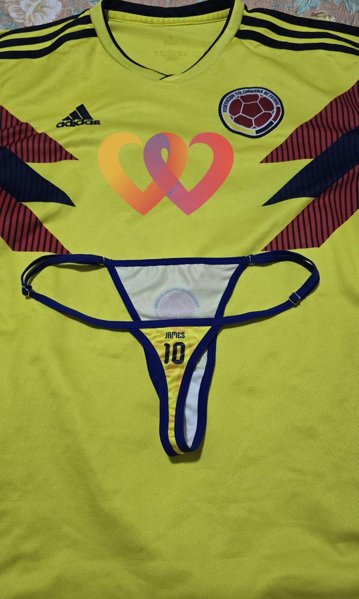 AJAmor16's tweet photo. Buenos días, como siempre apoyando la selección ⚽️🥅🇨🇴🍑😍😘⚽️🇨🇴 https://t.co/2poWmfBPp7