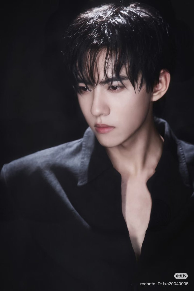 ThuHoen's tweet photo. #LiuXuanChengPFW
#LiuXuanChengxRonaldVanDerKemp
#LiuXuanChengHCW27

Liu Xuancheng was born to wear couture . https://t.co/bo58GT3HR4