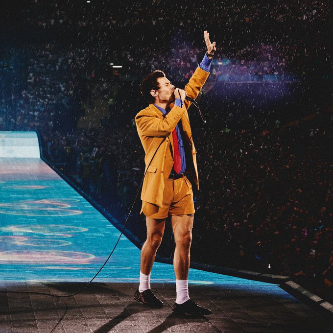 stylesfolders's tweet photo. Harry Styles on stage at Wembley Stadium in London, UK - June 27

📸 Anthony Pham https://t.co/22jUU1tVc3
