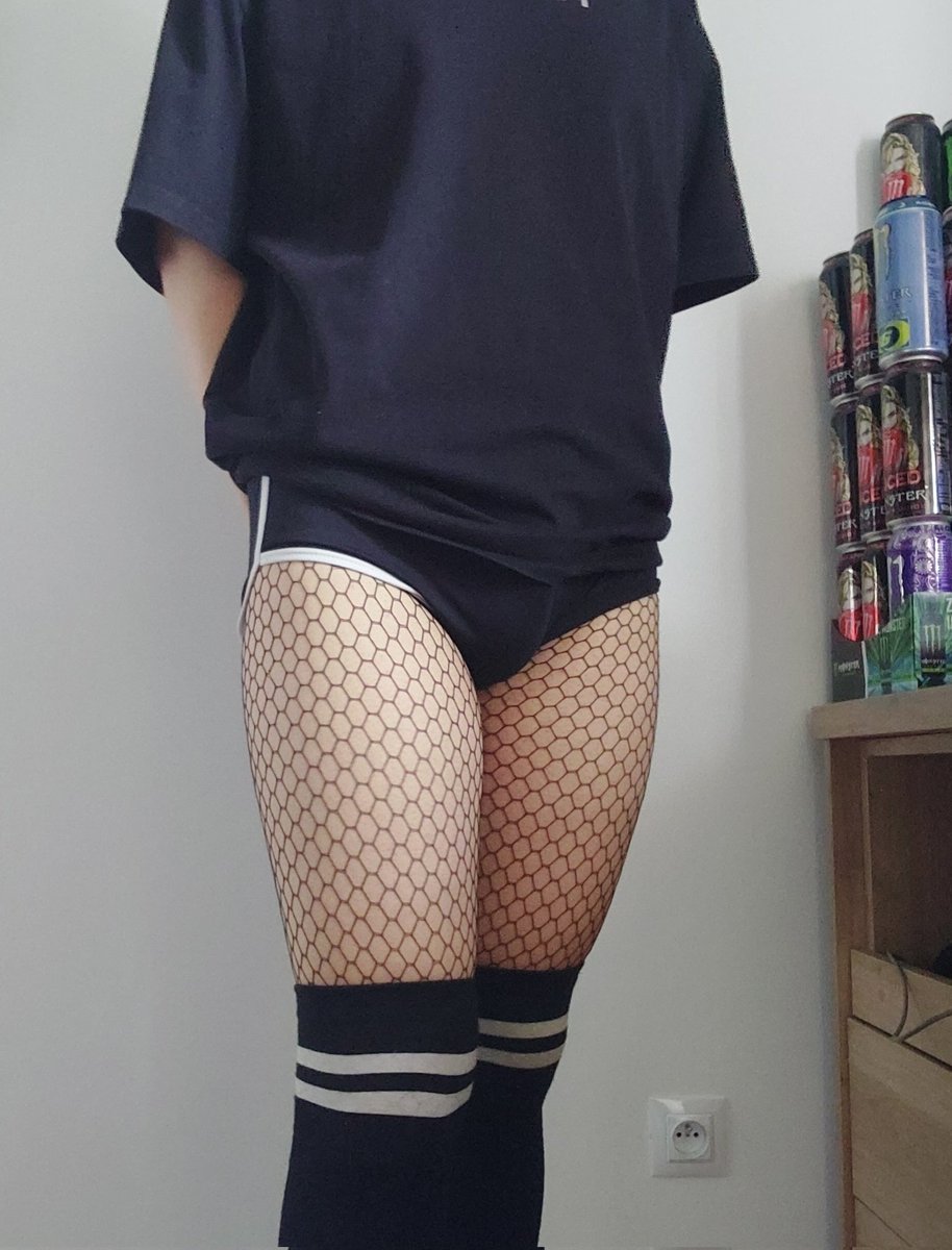 js_femboy's tweet photo. I have today next driving lesson ^^ cross fingers for me maybe one day I will get driving license🔒 https://t.co/pLz2ToBlh5