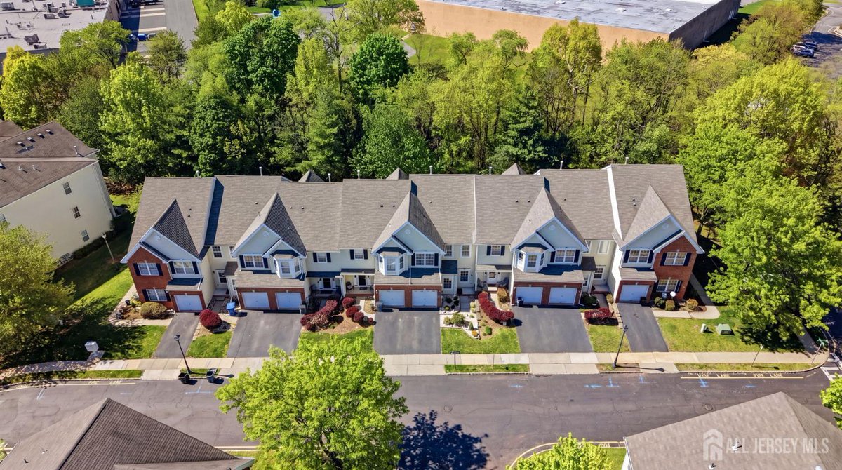 LacerdaTeam's tweet photo. 1503 Pisaniello Court, South Plainfield, NJ, 07080
2 bed | 2.5 bath 1700 Sq. Ft.
Active | 585000
https://t.co/Yiux6yMPSc
Welcome to the Traditions community where a soaring two-story living room, unbeatable commuter location and property backing up to wooded tree line checks... https://t.co/arxRwgaj1V