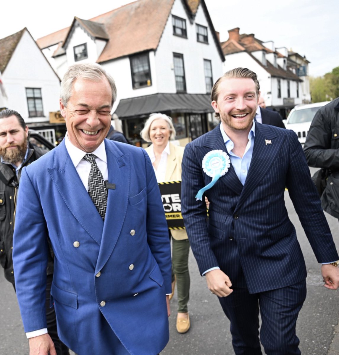 McivorJaymey's tweet photo. The country is behind you @Nigel_Farage 🇬🇧 https://t.co/KTwH58WRfE