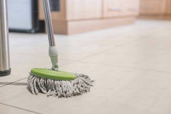 objectmayhem's tweet photo. Thread: The Surprisingly Epic History of the Mop 
 (1/6)Ever curse at your mop while cleaning spills? You're not alone. This humble tool has a wild 500+ year story—from ancient rags on sticks to self-wringing miracles. Let's mop up the facts. 🧵 https://t.co/kDSRDeHj6H