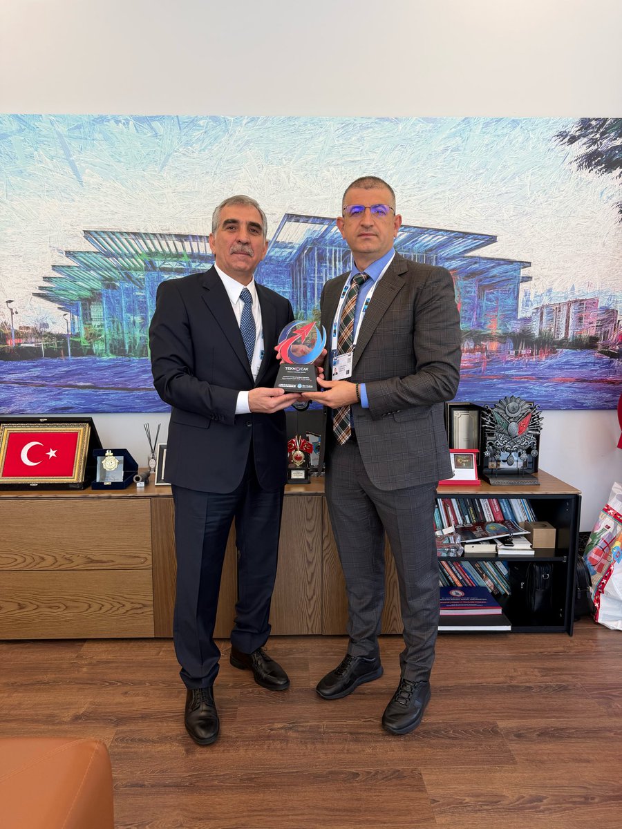 Eyupyildizlar's tweet photo. Ülkü Ocakları Eğitim ve Kültür Vakfı tarafından ATO Congresium’da düzenlenen TeknOcak Teknoloji ve İnovasyon Festivali kapsamındaki çalışmalar, tanıtımlar ve sunumlara ilişkin değerlendirmelerimizi, Baykar Genel Müdürü Sayın Haluk Bayraktar ile paylaşma imkânı bulduk.

TeknOcak’ın; gençlerimizin bilim, teknoloji ve milli üretim alanlarında yetişmesine sunduğu katkıları ifade ederek, bu kıymetli çalışmaları yakından takip ettiklerini belirten Sayın Haluk Bayraktar’a, milli teknoloji hamlesine ve savunma sanayiimize sundukları katkılardan dolayı teşekkür dileklerimi ilettim.