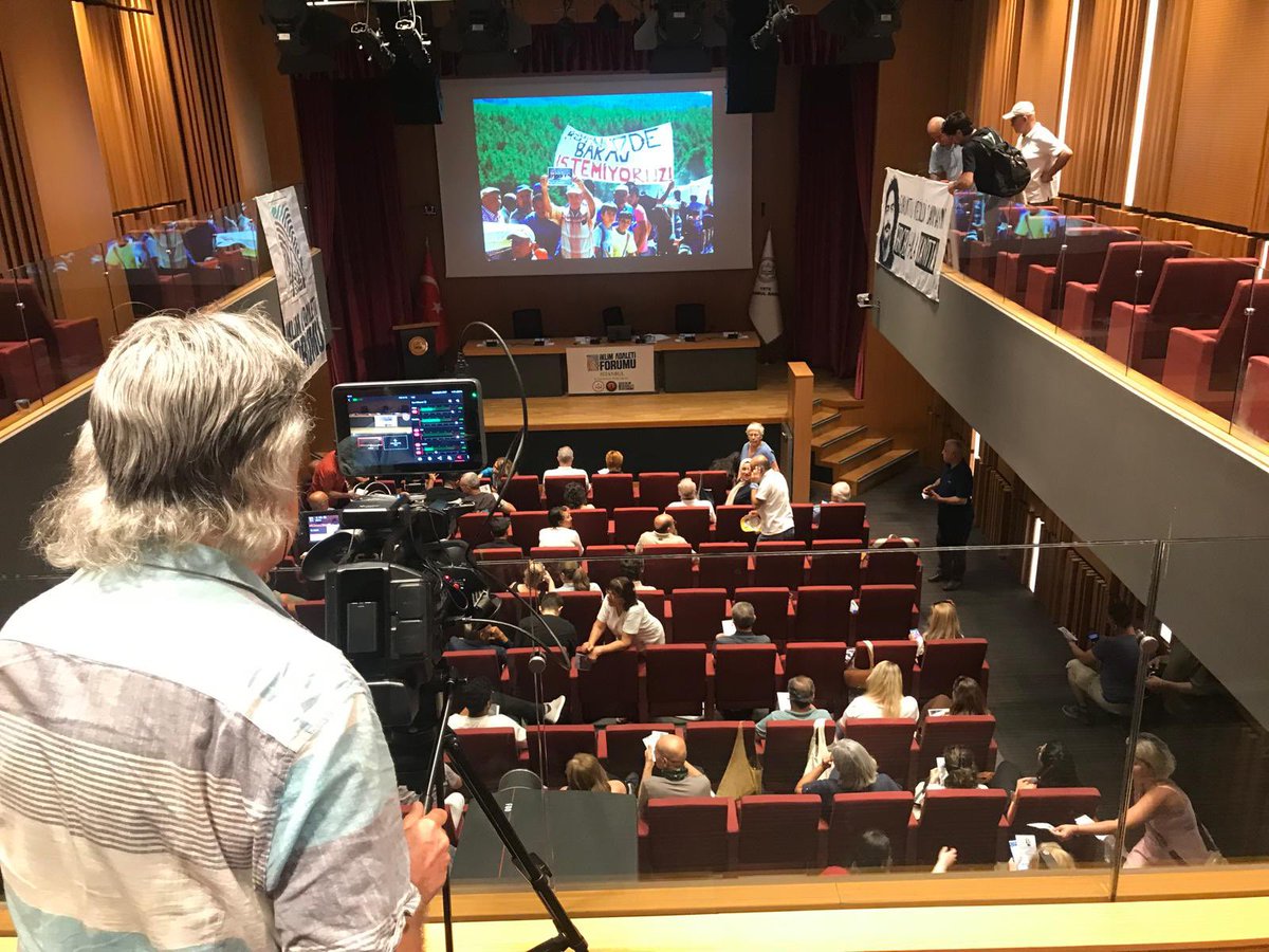 SolEkoloji's tweet photo. İstanbul’da iklim adaleti forumunda buluştuk. Daha adil, eşit ve yaşanabilir bir gelecek için ekolojik yıkıma karşı dayanışmayı büyütüyoruz. 🍃✊🏻 https://t.co/1L4z0dLI1d