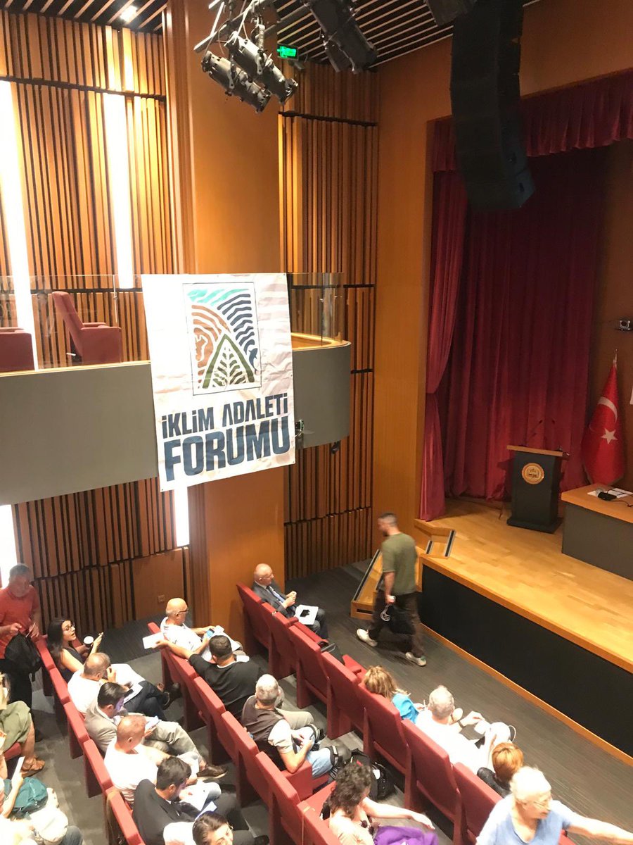 SolEkoloji's tweet photo. İstanbul’da iklim adaleti forumunda buluştuk. Daha adil, eşit ve yaşanabilir bir gelecek için ekolojik yıkıma karşı dayanışmayı büyütüyoruz. 🍃✊🏻 https://t.co/1L4z0dLI1d