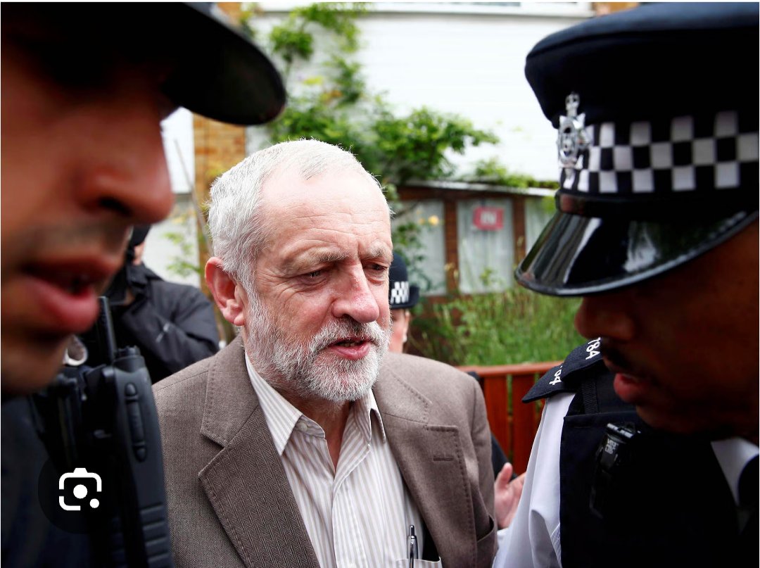 tykestakeonit's tweet photo. Farage claims to be the most harassed politician in recent history.
Corbyn was harassed outside his home almost everyday for years.
Farage has got off lightly. 🧐 https://t.co/Q0VDqFlGg2