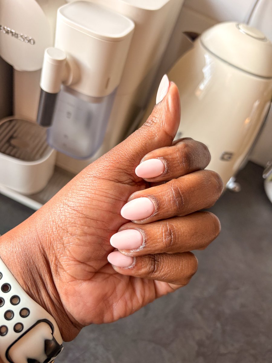 TRUDIIE's tweet photo. Tried a new nail colour and shape, I’m happy.🥹 https://t.co/GQhx7uoMyq