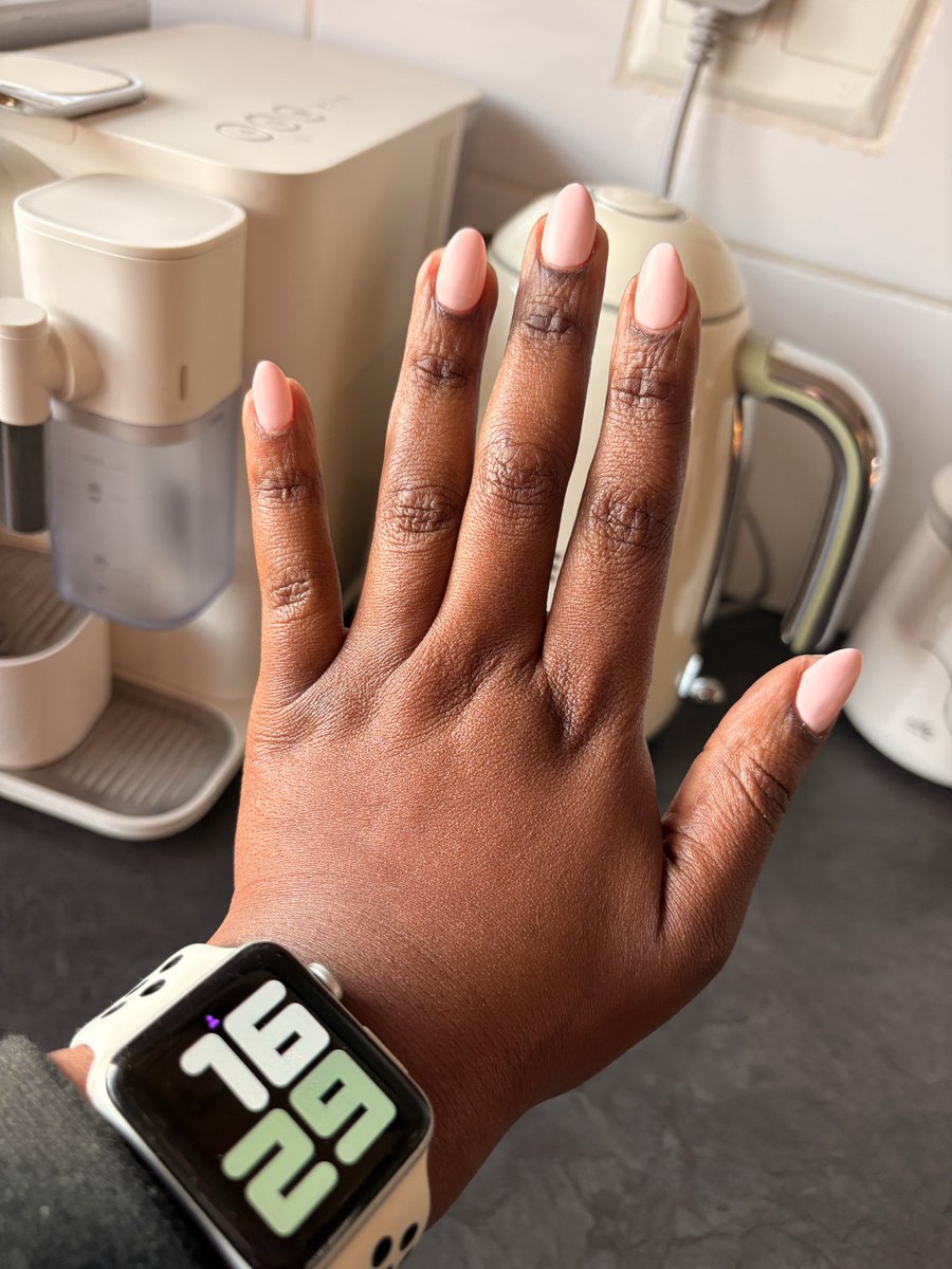 TRUDIIE's tweet photo. Tried a new nail colour and shape, I’m happy.🥹 https://t.co/GQhx7uoMyq