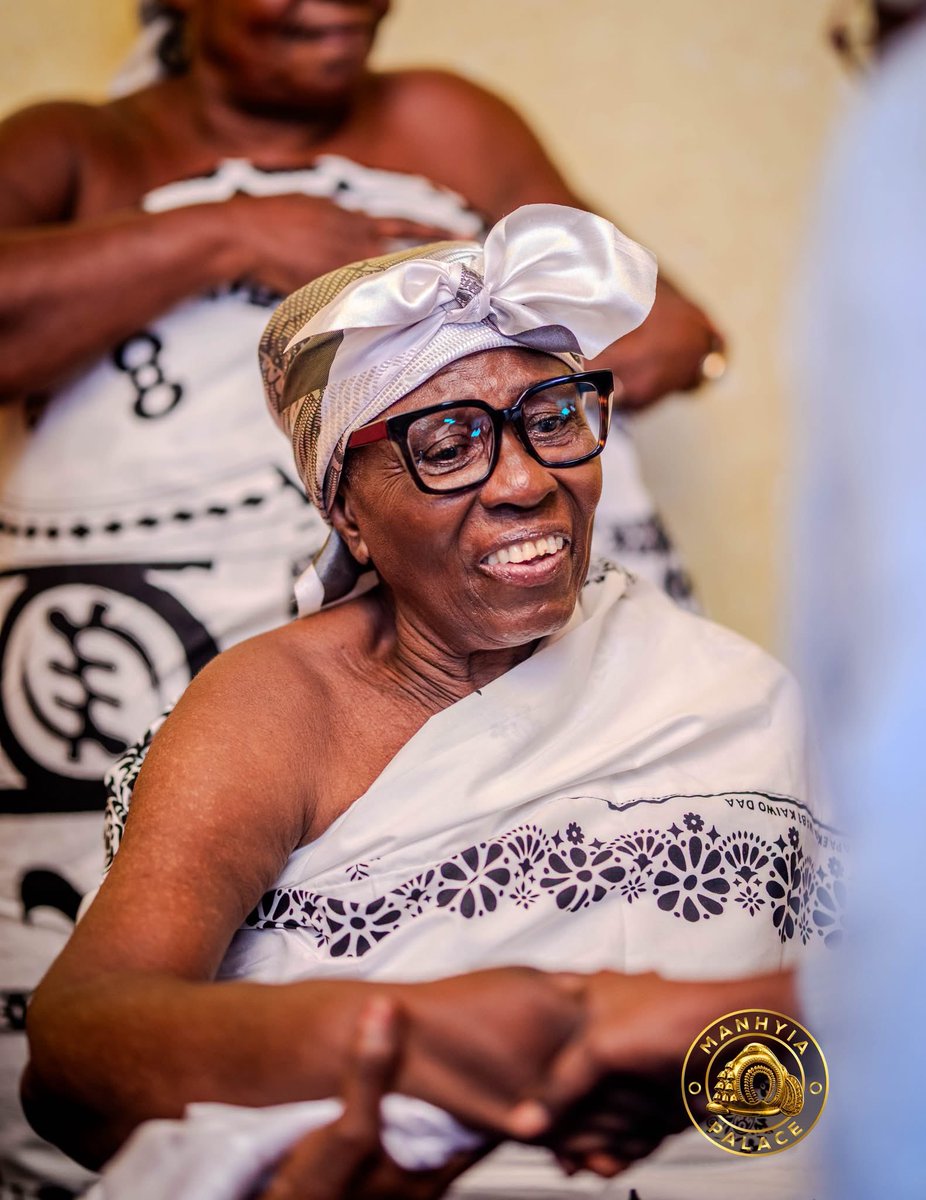 ManhyiaPalace's tweet photo. Kotokohemaa Nana Yaa Akyaa II💛🖤💚...

#manhyiapalace https://t.co/7mGIVPHzOL