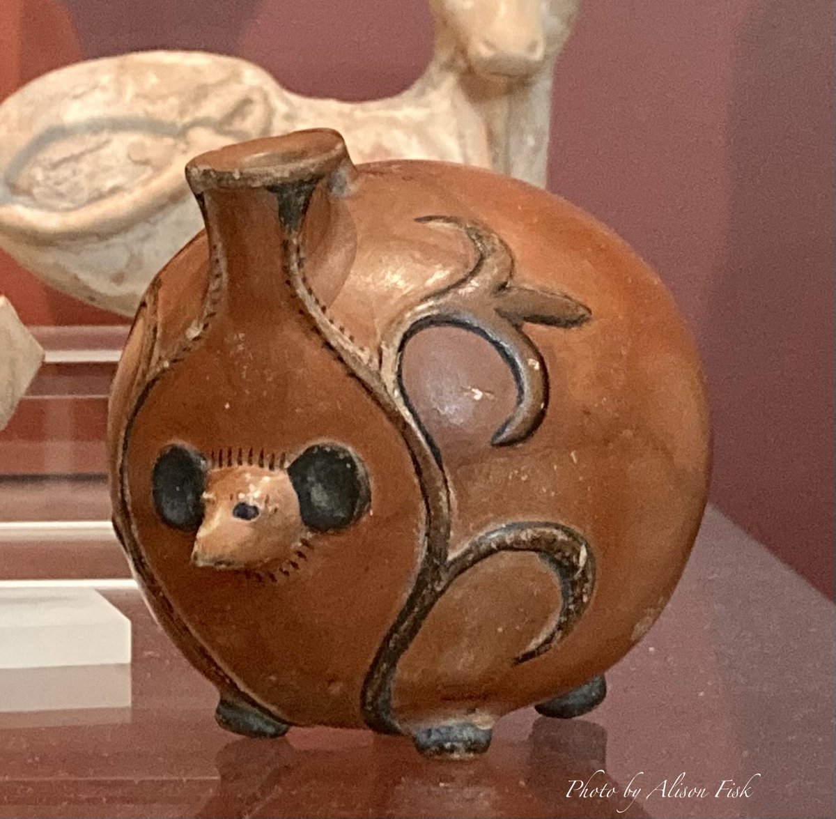 AlisonFisk's tweet photo. Ancient Egyptian hedgehog shaped pottery vessel 🦔❤️ 

Dated c. 1539-1292 BC.

Ashmolean Museum https://t.co/hC2yppwATt
📷 by me

#Archaeology https://t.co/cI1mZUcZsh