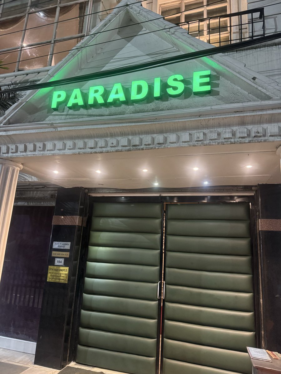 Mrinal_MLA's tweet photo. #8pm : #ParadiseHotel

পেৰাডাইচ এখন ইতিহাস প্ৰসিদ্ধ হোটেল।
অসমত পেৰাডাইচৰ যাত্ৰাৰ আৰম্ভণি হৈছিল ১৯৫১ চনত। প্ৰতিষ্ঠাপক প্ৰয়াত যতীন্দ্ৰ নাথ বেজবৰুৱাই ঘৰৰ বাহিৰত পৰম্পৰাগত অসমীয়া খাদ্য পৰিবেশনৰ এক নতুন ধাৰণাৰ শুভাৰম্ভ কৰিছিল।
শিৱসাগৰৰ পৰা আৰম্ভ হোৱা এই যাত্ৰাই যোৰহাটত হোটেল জনতা পেৰাডাইচ আৰু হোটেল পেৰাডাইচৰ জৰিয়তে বিস্তাৰ লাভ কৰে। পিছত ১৯৮৪ চনৰ ২১ মে' তাৰিখে তেওঁৰ পুত্ৰ শ্ৰী এছ. কে. বেজবৰুৱাই গুৱাহাটীত পেৰাডাইচ ৰেষ্টুৰেণ্ট প্ৰতিষ্ঠা কৰি অসমীয়া খাদ্যক এক নতুন পৰিচয় আৰু জনপ্ৰিয়তা প্ৰদান কৰে। পৰিয়ালৰ সকলোৰে বাবেই অতি উপভোগ্য এই হোটেলত আমি গুৱাহাটীত পঢ়ি থকা অৱস্থাত প্ৰতি মাহত অন্তত: এবাৰ খোৱাতো অভ্যাস হৈ পৰিছিল । এতিয়াও সময়-সুবিধা পালে ইয়াৰ ৰুচি ল'বলৈ যাওঁ ।
Paradise is a historic landmark in Assam's culinary journey. Founded in 1951 by Late Jatindra Nath Bezbaruah, it pioneered the concept of serving traditional Assamese cuisine outside the home. The legacy reached Guwahati on 21 May 1984, when Mr. S. K. Bezbaruah established Paradise Restaurant, giving Assamese food a new identity.
It has always been one of my favourite places. During my student days in Guwahati, we made it a point to dine here at least once a month, and even today, I visit whenever I get the chance.
#Paradise #Dinner
