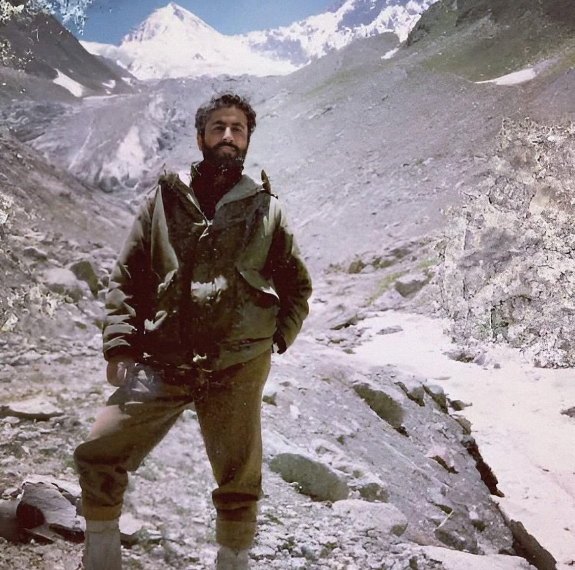 Team_SidharthM's tweet photo. Remembering Captain Vikram Batra and his extraordinary legacy. A hero whose story keeps inspiring. Yeh Dil Maange More! 🇮🇳 #CaptainVikramBatra @SidMalhotra
#SidharthMalhotra #CaptainVikramBatra #Shershaah #YehDilMaangeMore #IndianArmy #Dimple #India #TeamSid #Sidians https://t.co/RYVpY4kSYT