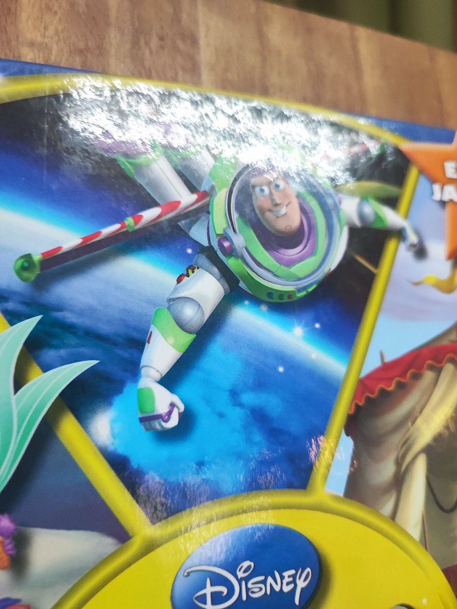 Yt3Liam's tweet photo. there is this book on my school library and everytime i see this fuckass buzz render i laugh because why did they accept this https://t.co/PDWd13zcyR
