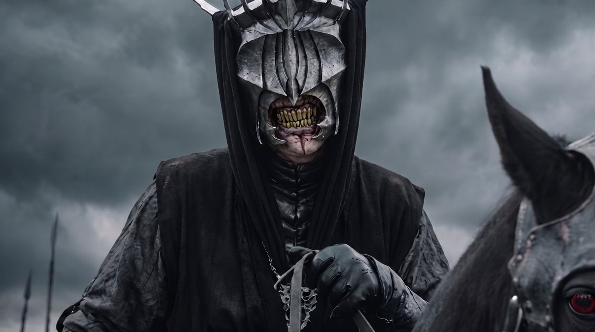 Juke11__'s tweet photo. The Mouth of Sauron arrives at Isengard https://t.co/YwaWGhNCch