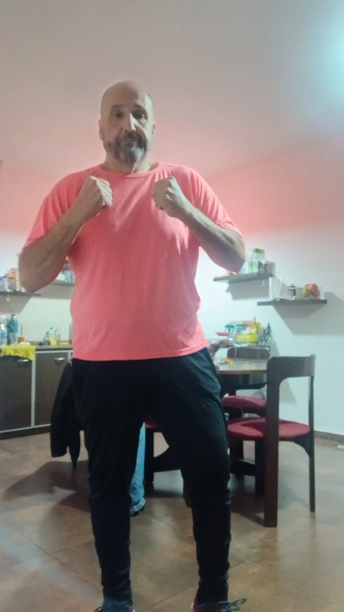 MarceloSoloooo's tweet photo. Hoy volví a entrenar después de 25 días me duele hasta el Apellido..Se nota que estoy Re Viejito..🤦‍♂️🤦‍♂️ https://t.co/iWHoi1EZnJ