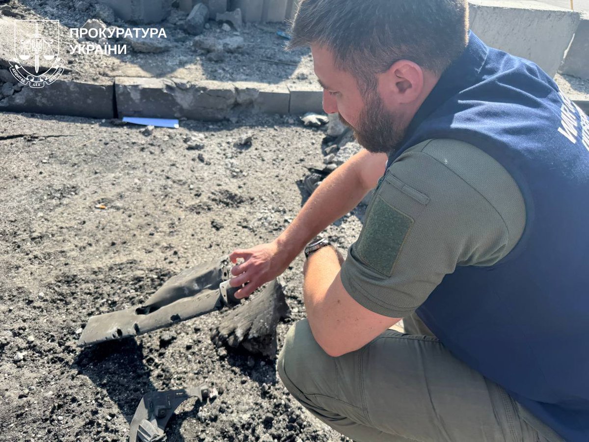 openkharkiv1's tweet photo. Одна людина загинула, серед постраждалих — пʼятеро дітей: прокурори документують наслідки російської атаки по Харкову

За даними слідства, вдень 7 липня російські військові завдали серії авіаційних ударів по Харкову.

У Шевченківському районі міста пош...https://t.co/ChhzrzpPX3 https://t.co/40exGzI0Wb